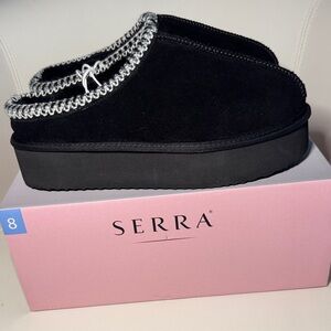 NWT Serra Women’s Black Genuine Suede Platform Clogs